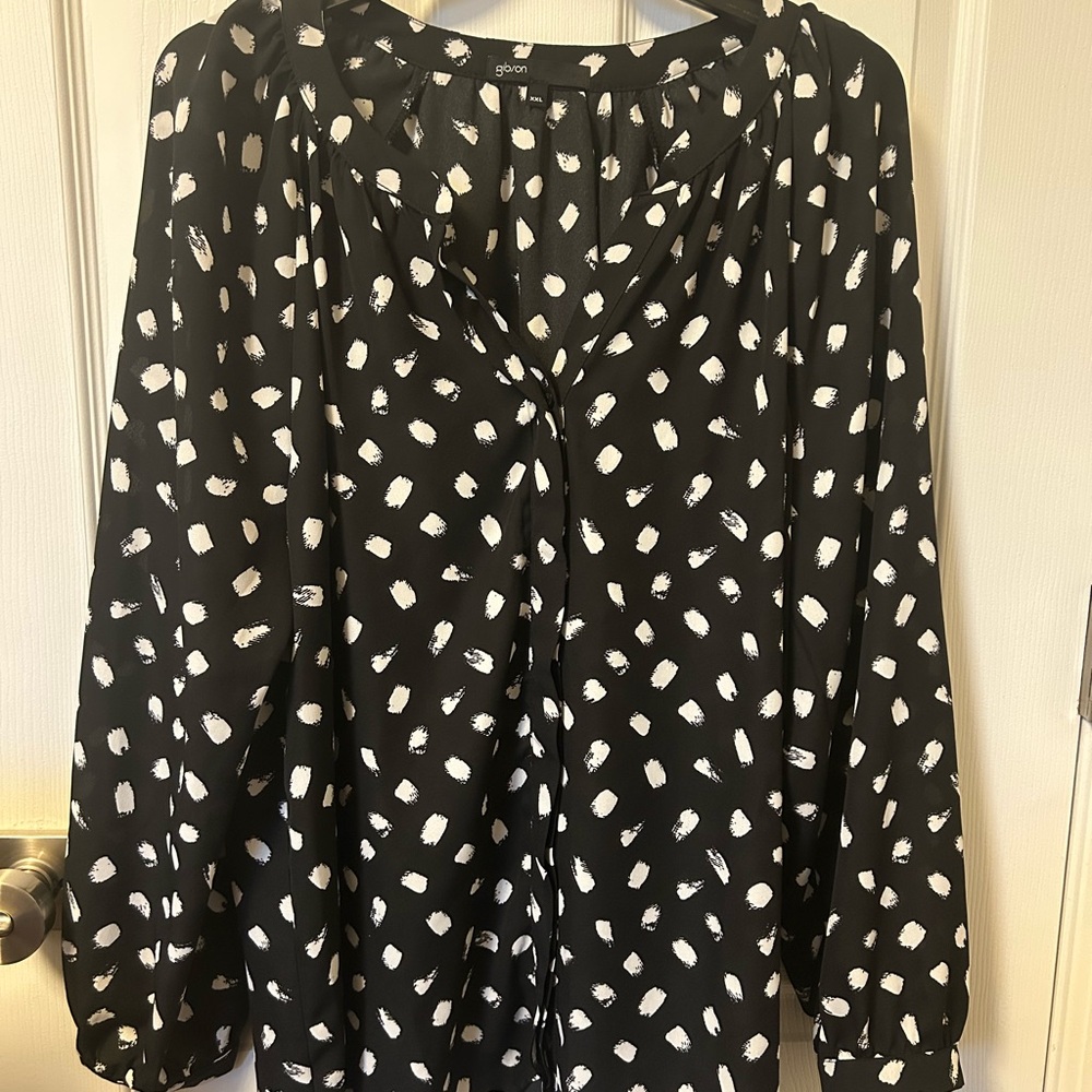 Black and White Patterned Women's Top